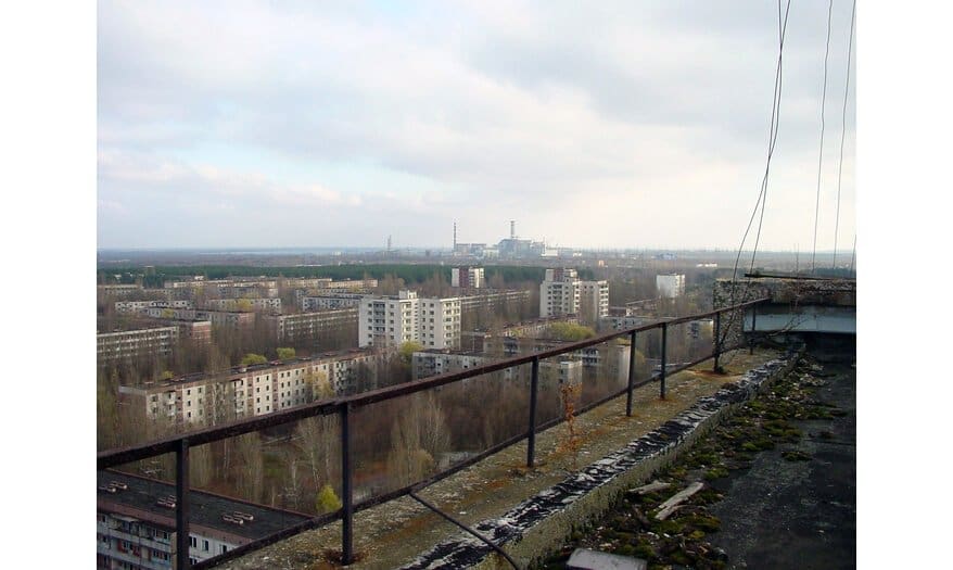 View of Chernobyl nuclear power plant reactor units seen from Pripyat, Ukraine (Wikimedia Commons / Jason Minshull)