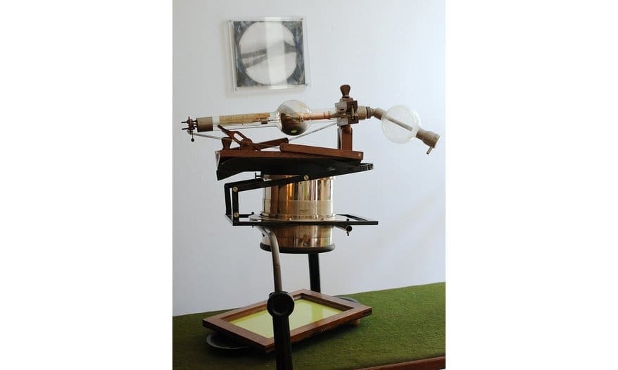 Early X-ray machine used by Wilhelm Röntgen in 1895 to discover X-rays